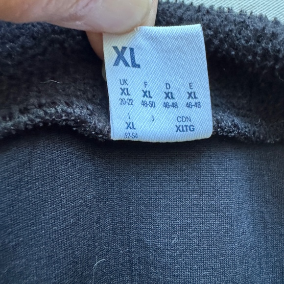 Reebok - Black Button Down Crop Cardigan - Picture 5 of 6